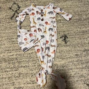 Caden Lane knotted gown 0-3 months with hat